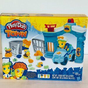Brand New 🚓 Play-Doh Town Police Station Playset